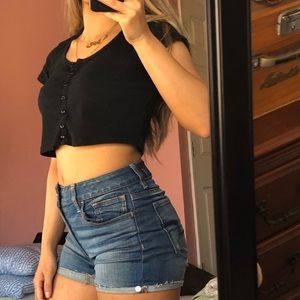 BUTTON FRONT RIB-KNIT BLACK CROP TOP